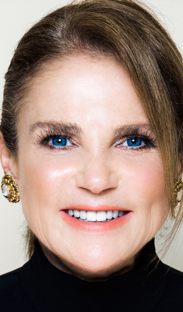 Улыбающаяся женщина, актриса Това Фелдшу