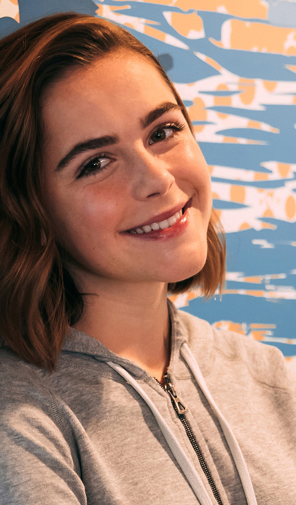 Улыбающаяся актриса Кирнан Шипка