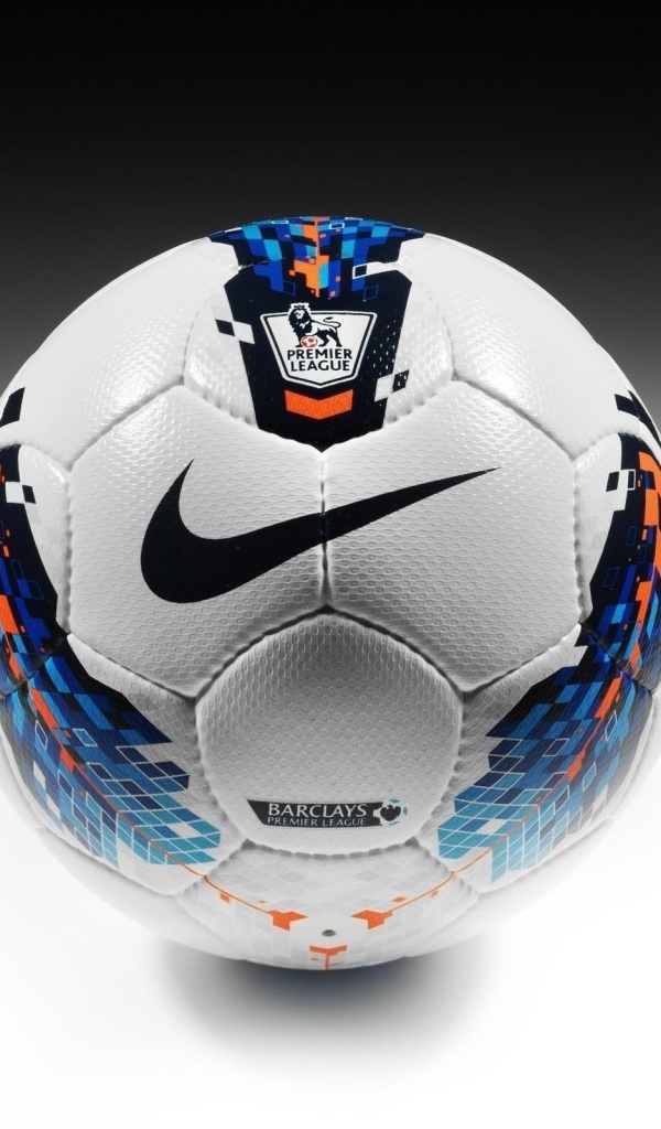 Футбольный мяч на сером фоне