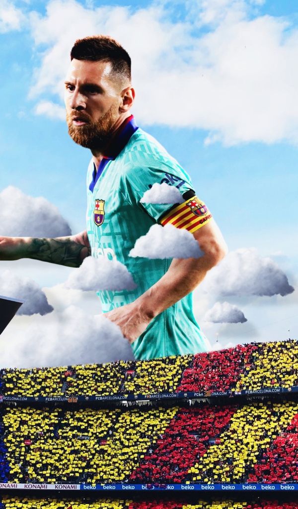 Футболист Лионель Месси в небе над футбольным полем