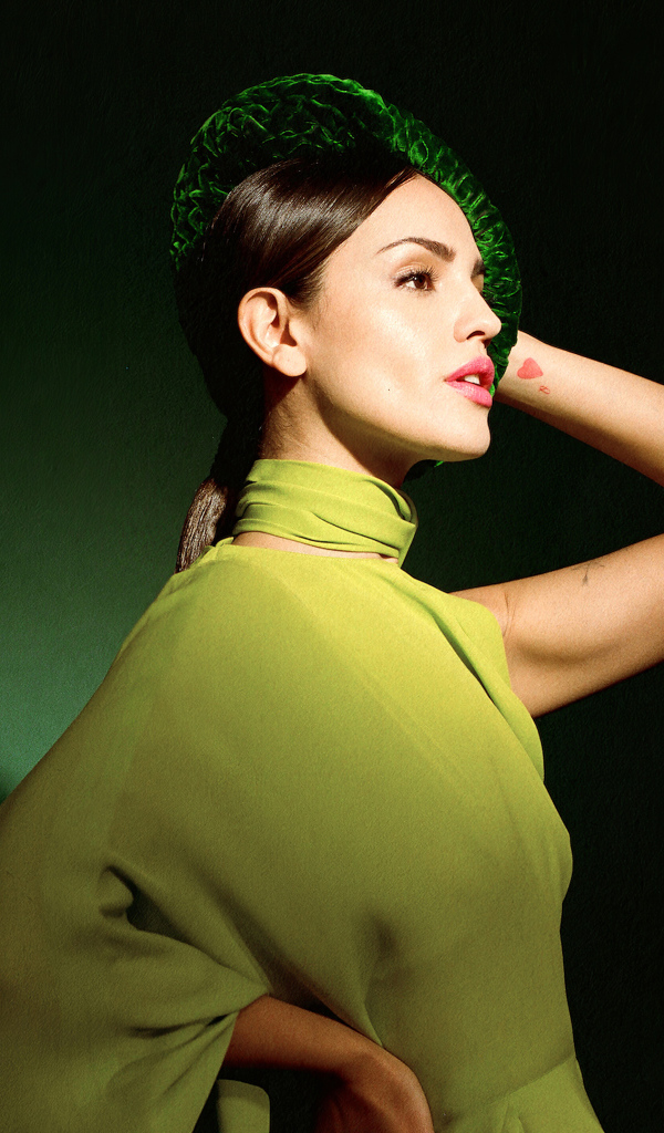 Stylish Mexican actress Asa Gonzalez