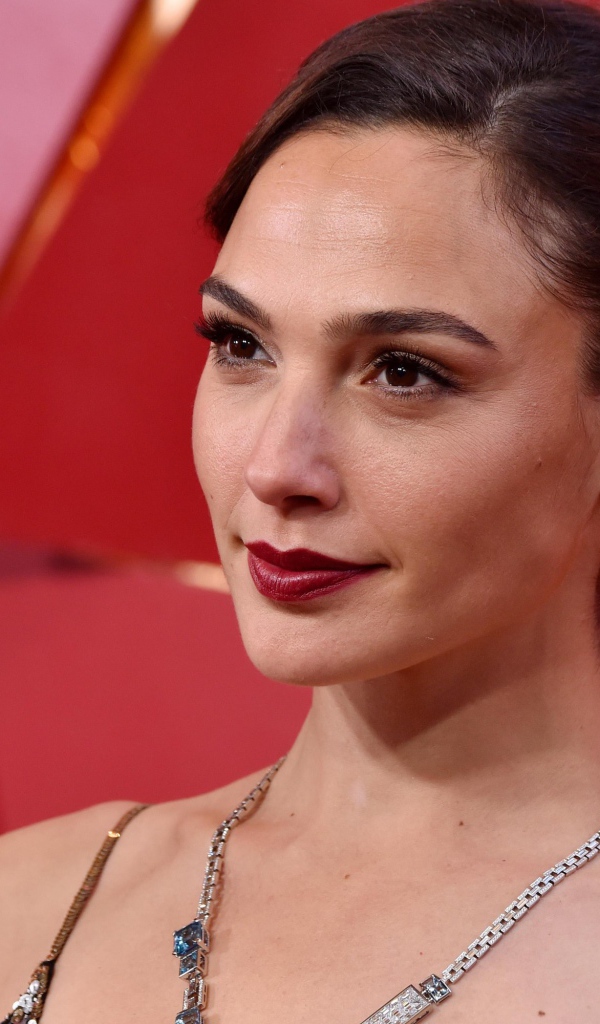 Милая улыбка яркой актрисы Галь Гадот