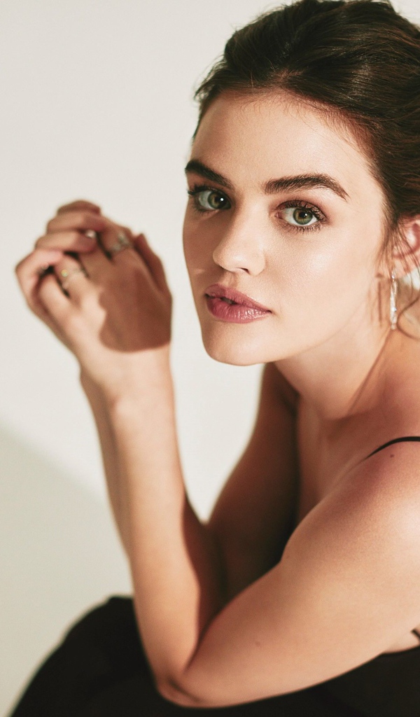 Нежная девушка актриса Люси Хейл