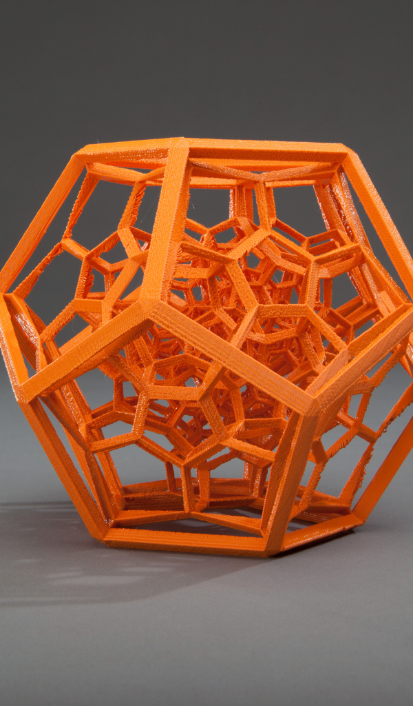 Оранжевый многогранник на сером фоне 3д