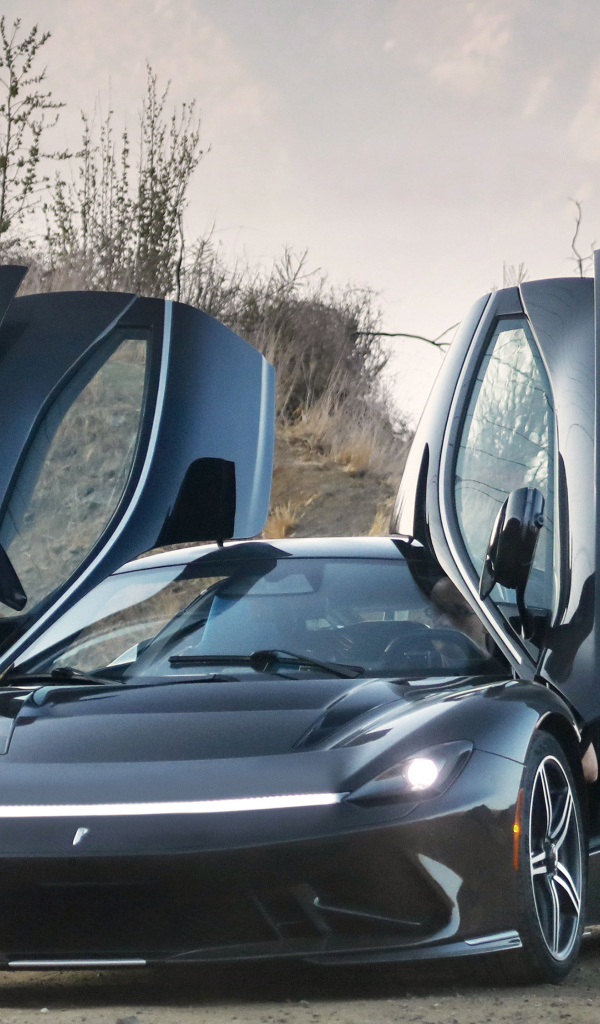 Автомобиль Pininfarina Battista, 2022 года с открытыми дверями