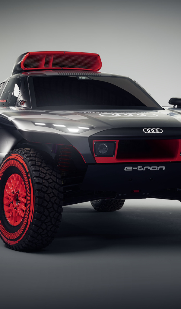 Гоночный внедорожник Audi RS Q E-Tron 2022 года вид спереди
