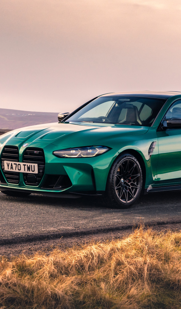 Автомобиль BMW M3 Competition 2021 года на дороге