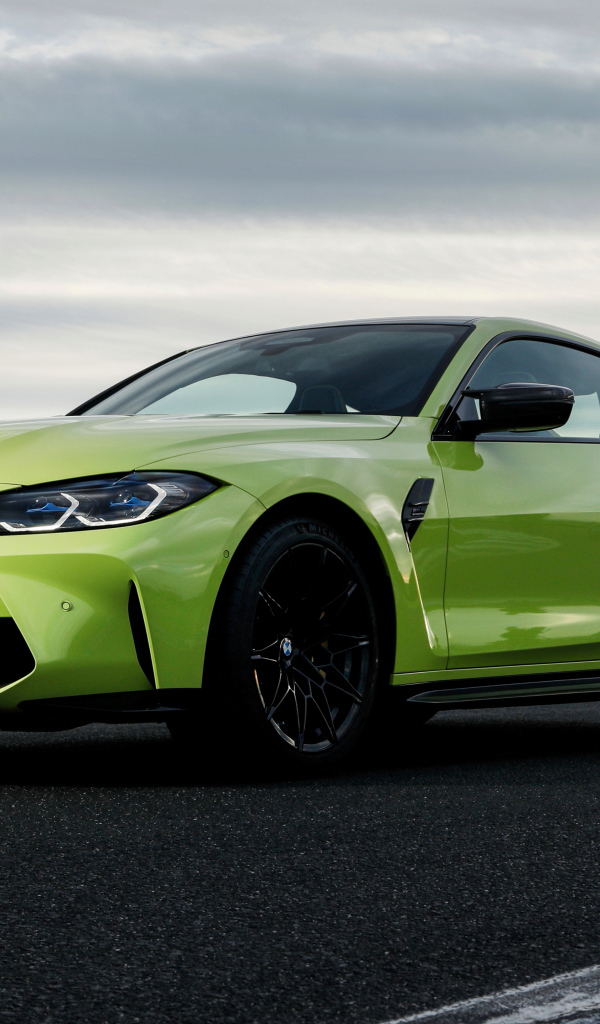 Автомобиль BMW M4 Competition 2021 года вид спереди