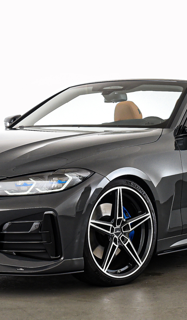 Кабриолет BMW 4 Series, 2021 года на белом фоне