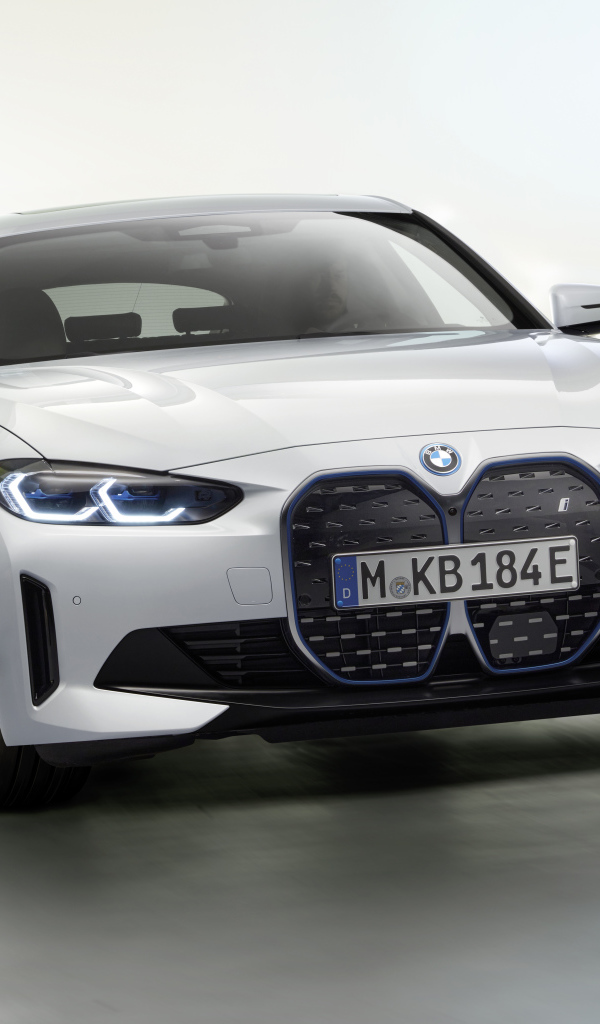 Автомобиль BMW I4 2021 года