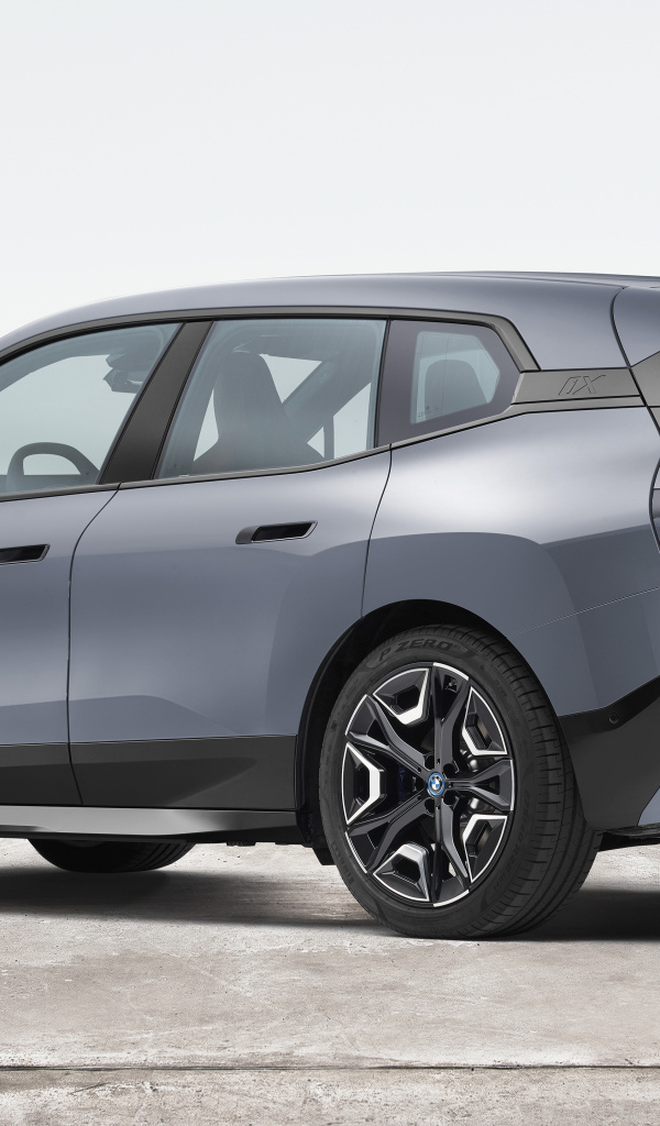 Внедорожник BMW IX XDrive50 Sport 2021  года на белом фоне