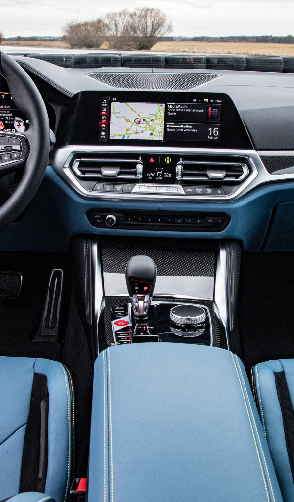 Кожаный салон автомобиля BMW M4