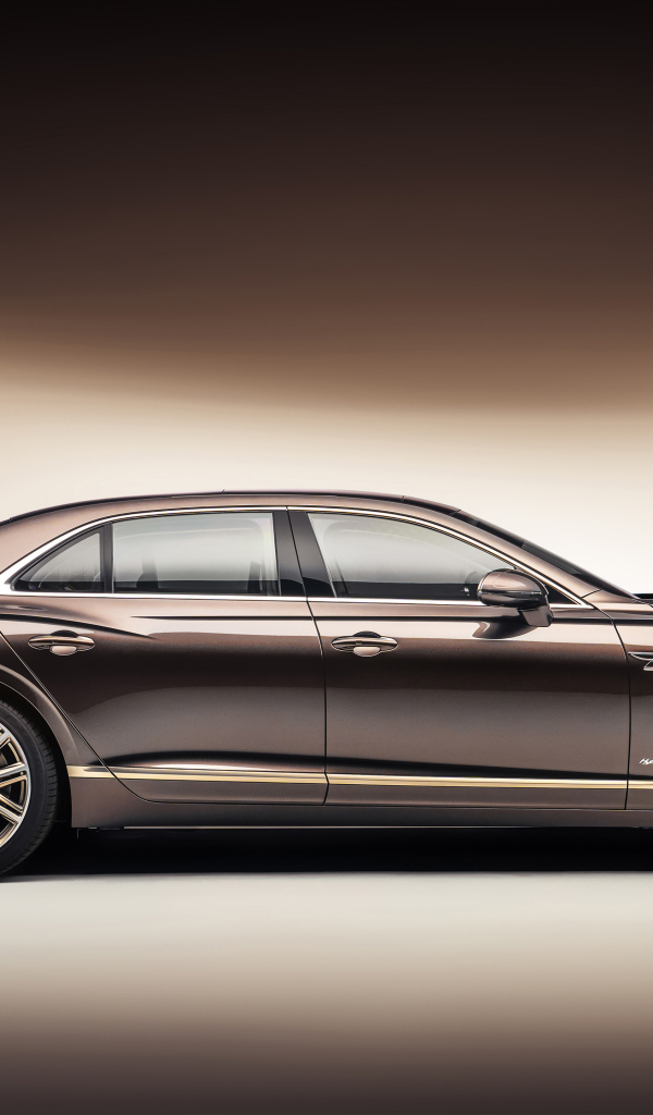 Автомобиль Bentley Flying Spur Hybrid Odyssean Edition 2021 года вид сбоку 