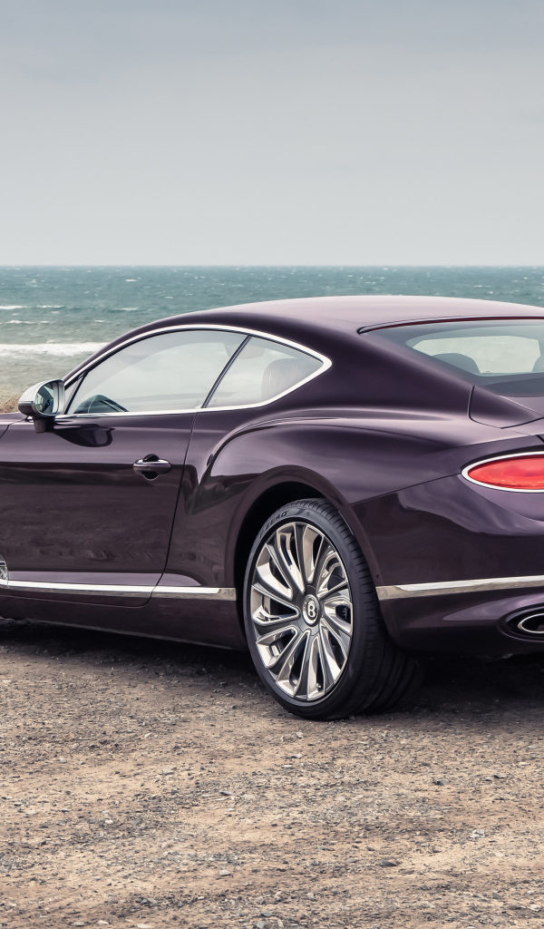 Автомобиль Bentley Continental GT Mulliner вид сзади