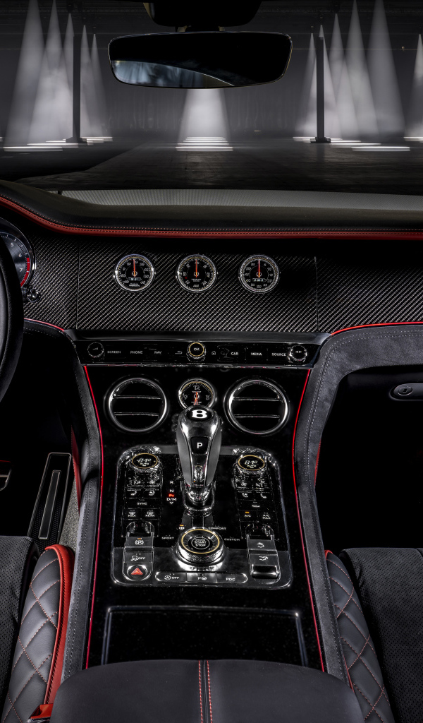 Дорогой салон автомобиля Bentley Continental GT Speed 2021 года