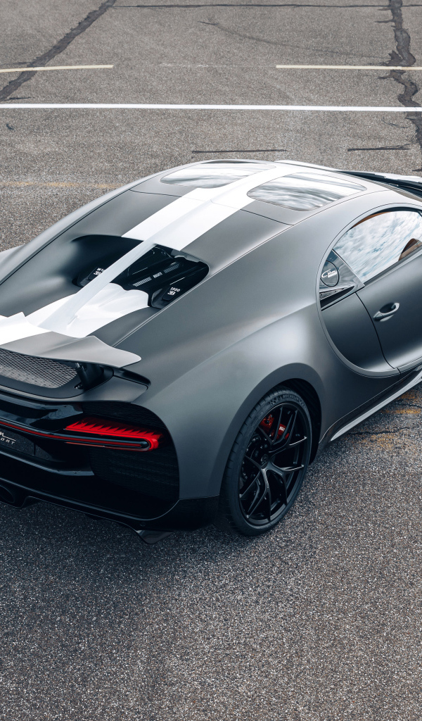 Спортивный Bugatti Chiron вид сверху