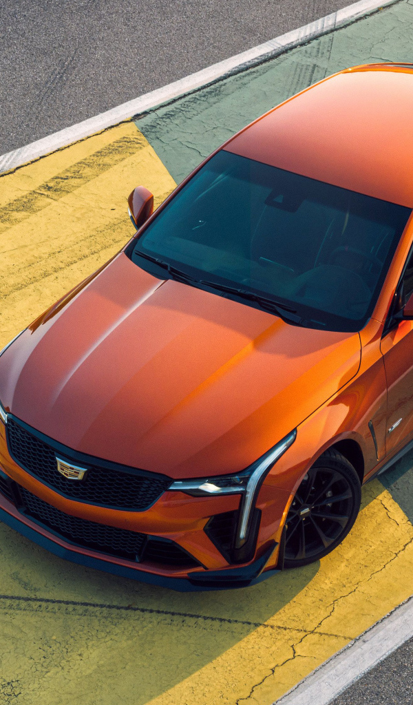 Оранжевый Cadillac CT4-V Blackwing 2022 года вид сверху