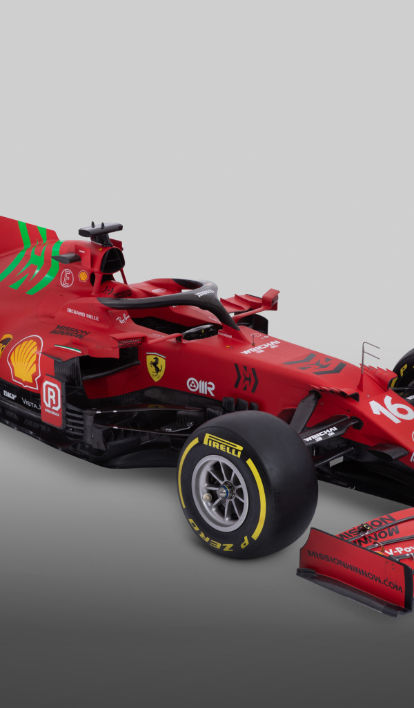 Гоночный болид Ferrari SF21 2021 года на сером фоне
