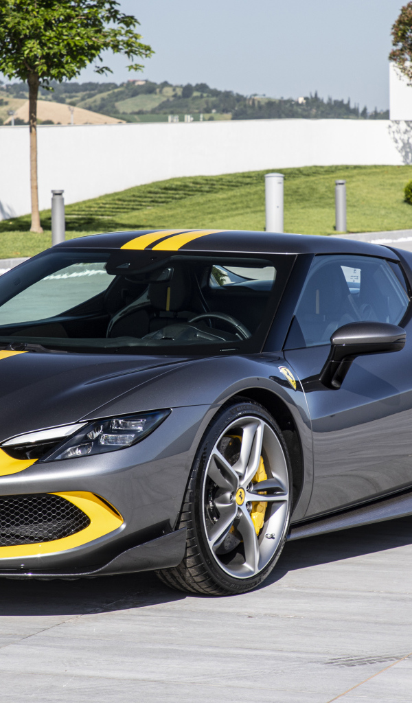 Серебристый спортивный Ferrari 296 GTB Assetto Fiorano 2022 года