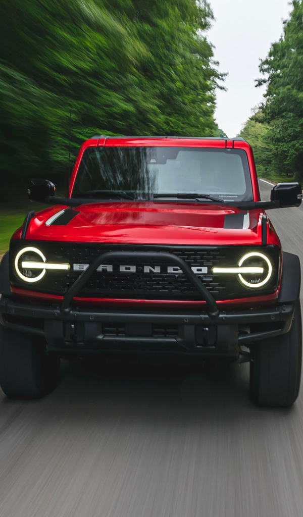 Красный внедорожник Ford Bronco 2-Door, 2021 года 