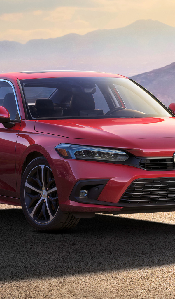 Красная новая Honda Civic, 2022 года в лучах солнца