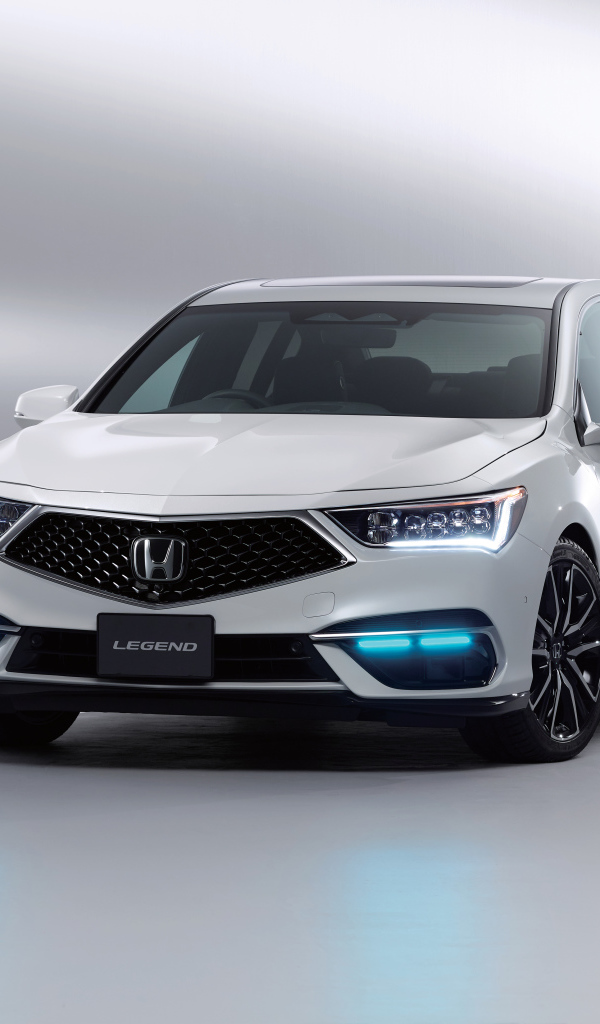 Белый автомобиль Honda Legend EX, 2021 года на сером фоне