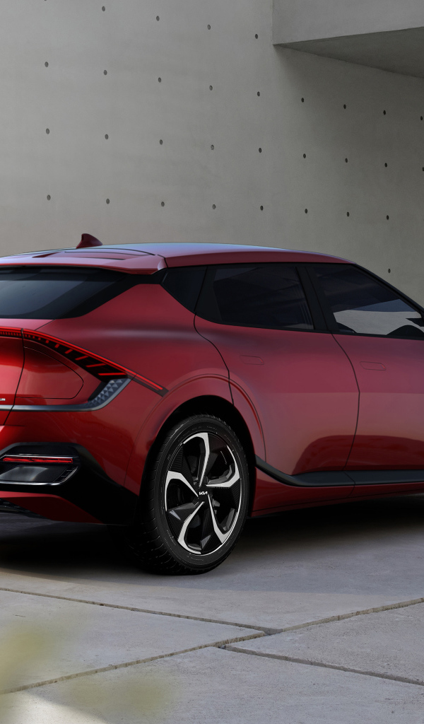 Автомобиль Kia EV6 GT Line 2021 года под мостом