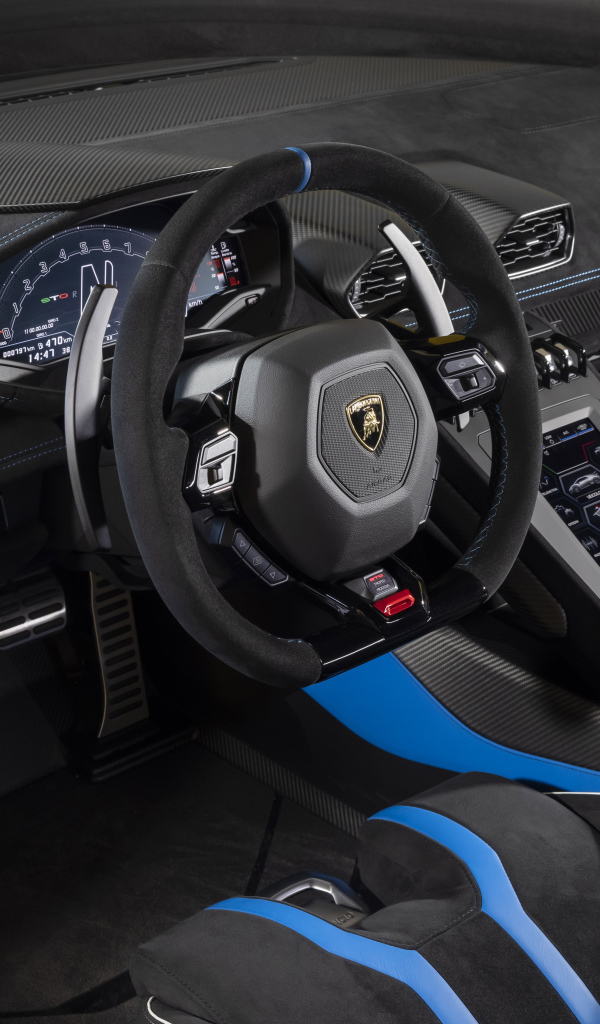 Салон автомобиля Lamborghini Huracán STO 2021 года черного цвета