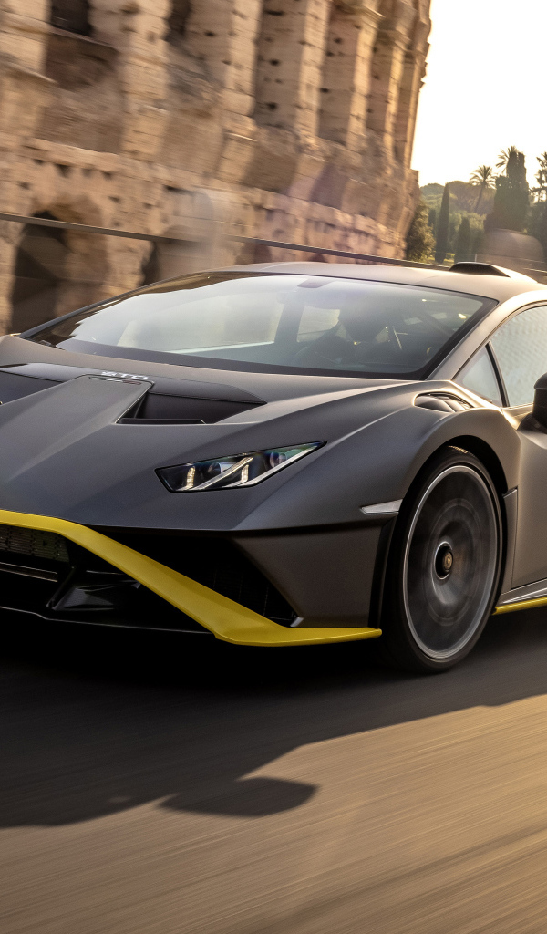 Быстрый черный Lamborghini Huracán STO 2021 года в городе 