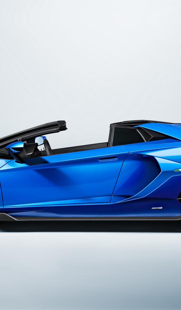Синий Lamborghini Aventador LP 780-4 Ultimate 2021 года вид сбоку