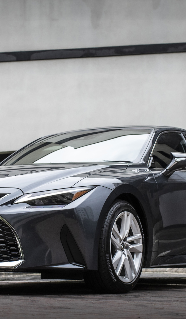 Автомобиль Lexus IS 300h 2021 года