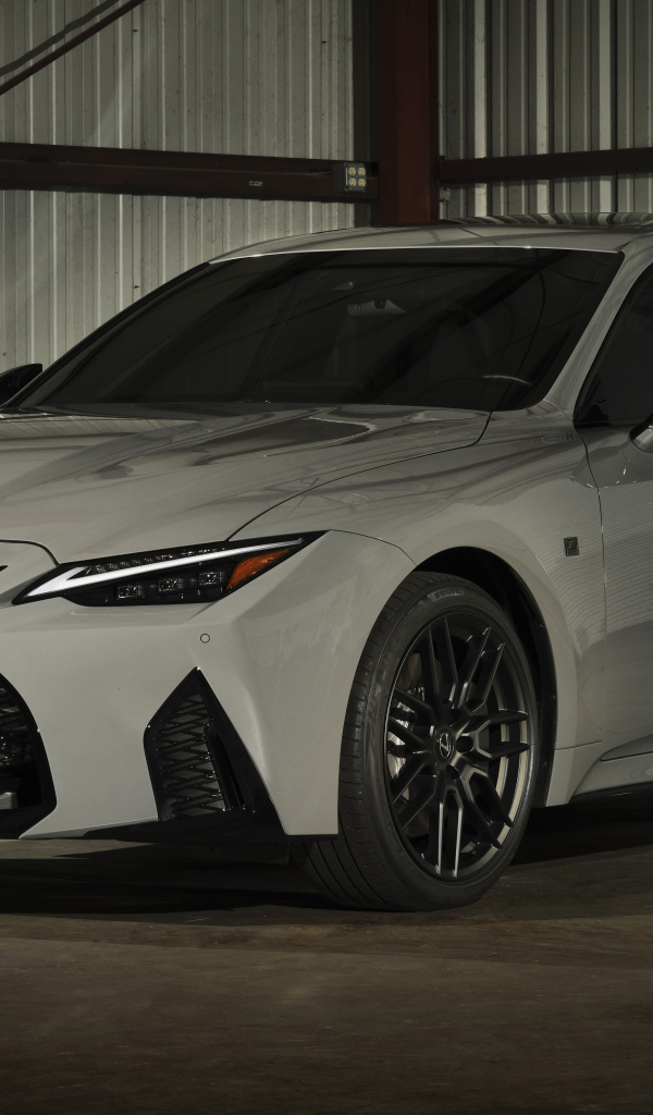 Белый автомобиль  Lexus IS 500 F SPORT, 2022 года