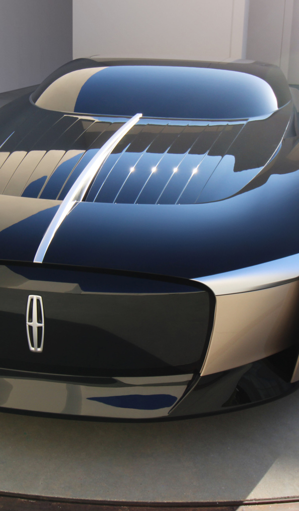 Автомобиль Lincoln Anniversary Concept 2021 года вид спереди