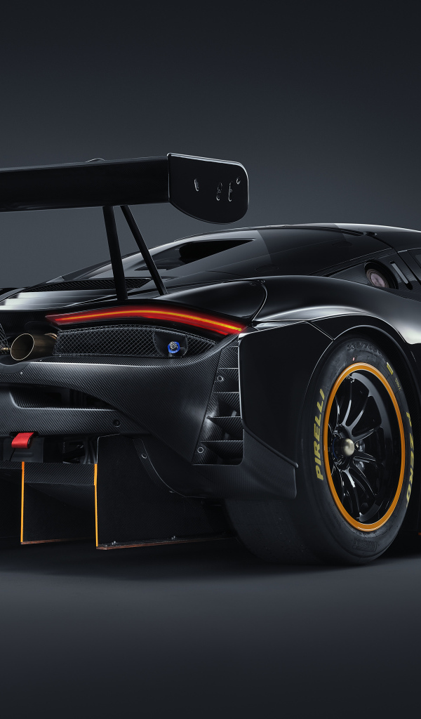 Черный спортивный автомобиль McLaren 720S GT3X 2021 года вид сзади