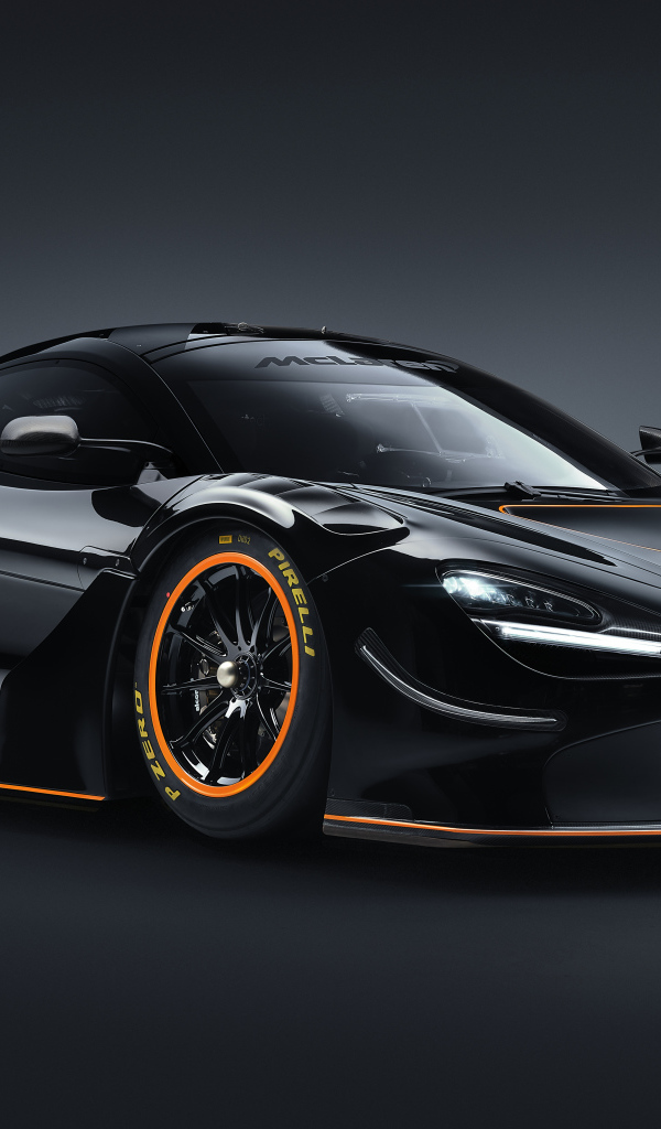 Черный спортивный автомобиль McLaren 720S GT3X 2021 года на сером фоне