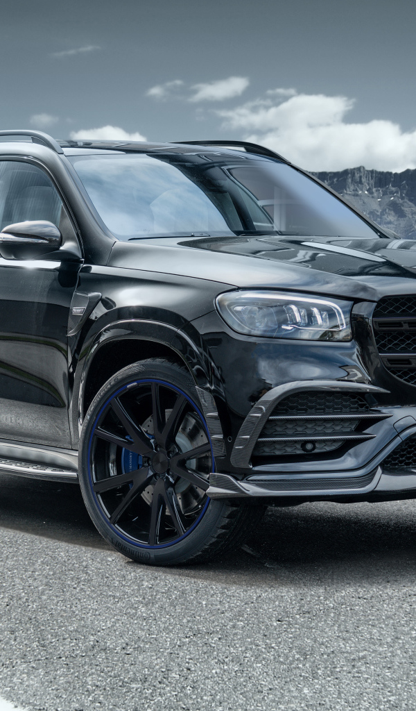 Автомобиль Mansory Mercedes-Benz GLS-Klasse 2021 года на фоне гор