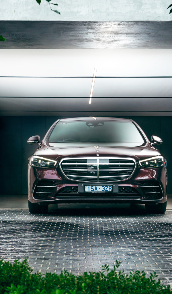 Автомобиль Mercedes-Benz S 450 Lang 4MATIC AMG Line 2021 года в гараже