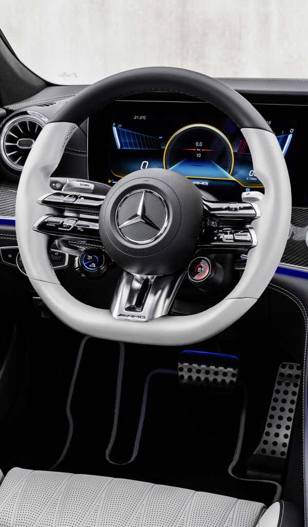 Салон автомобиля Mercedes-AMG GT 53, 2021 года