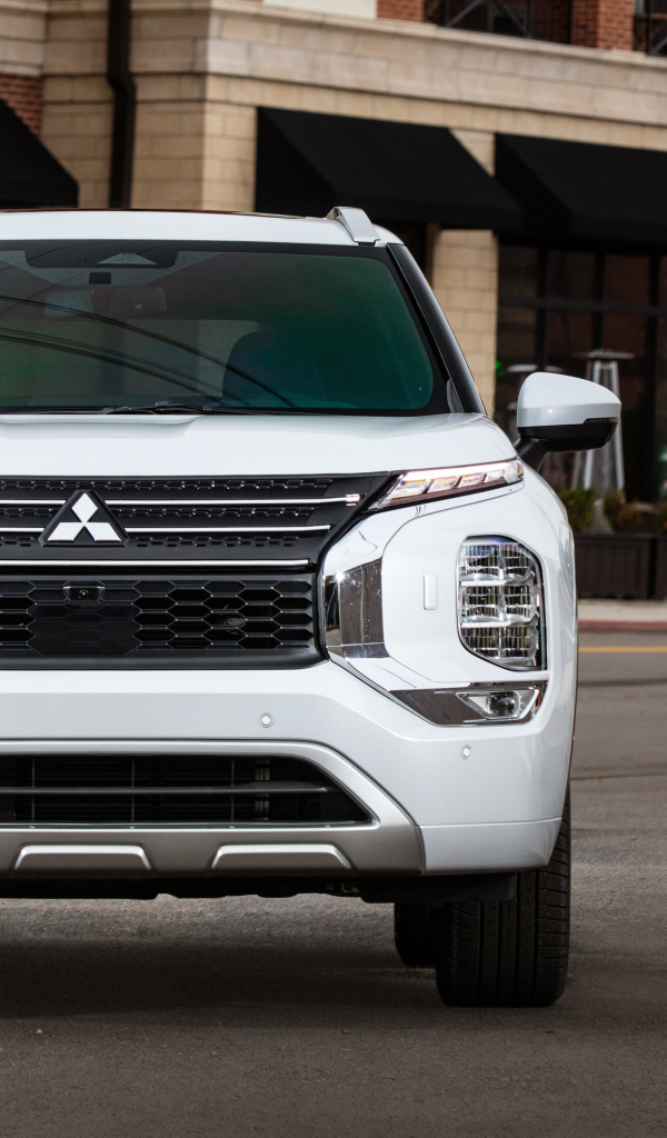 Белый Mitsubishi Outlander SEL, 2021 года вид спереди