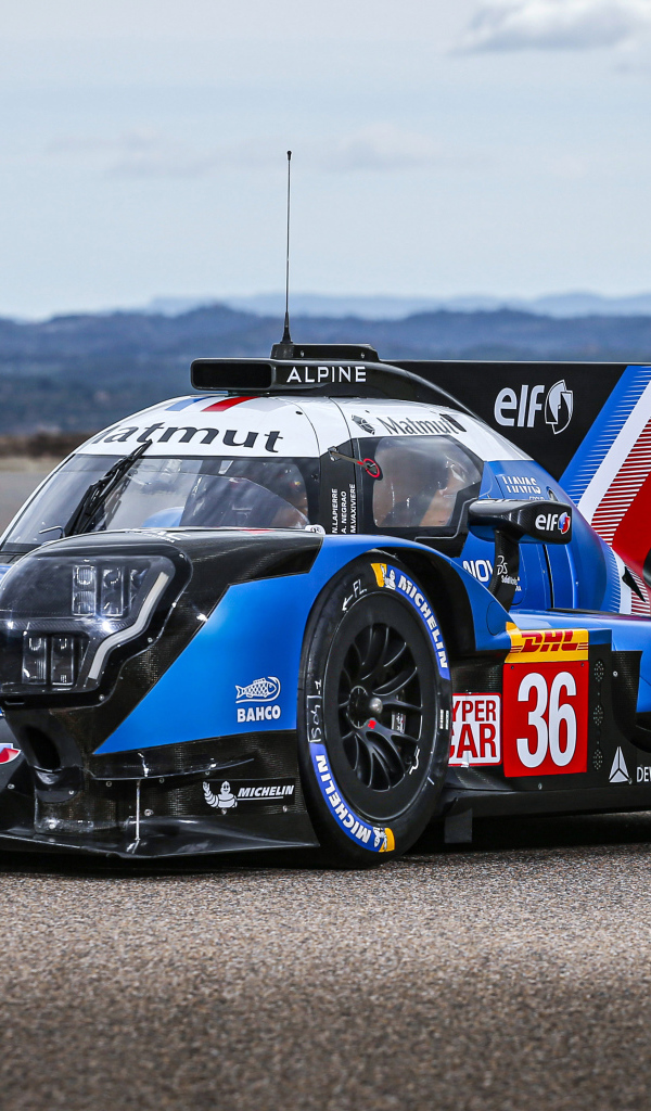 Гоночный автомобиль Alpine A480 2021  года на трассе