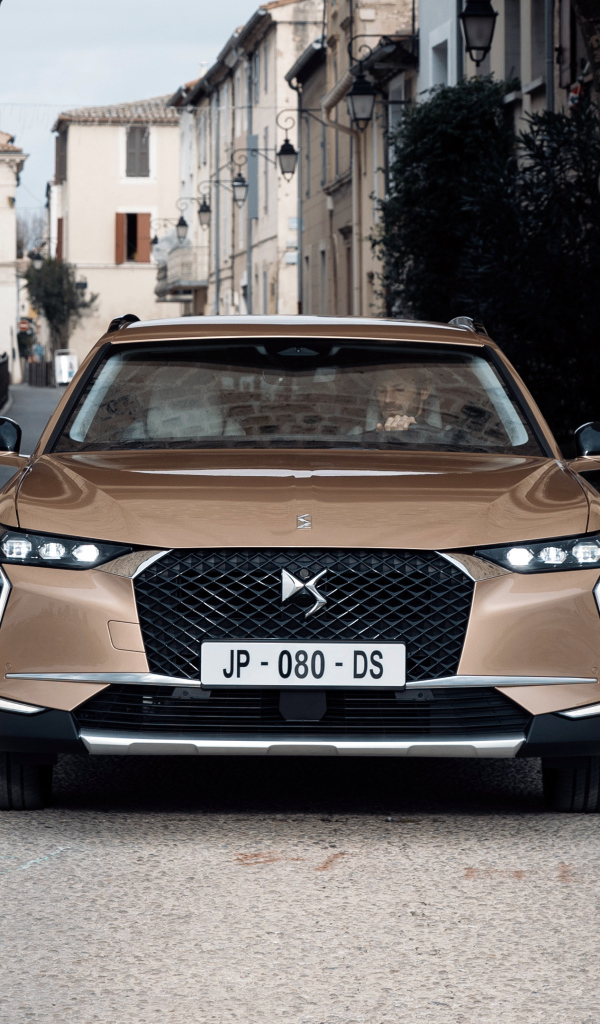 Автомобиль DS 4 Cross 2021 года вид спереди