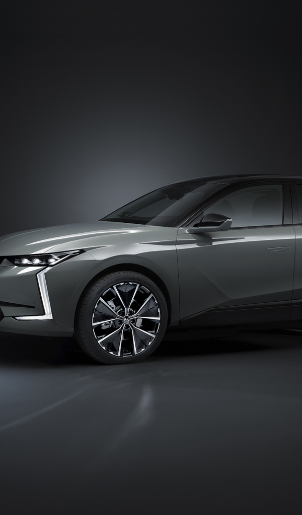 Автомобиль DS 4 E-Tense La Première 2021 года на черном фоне