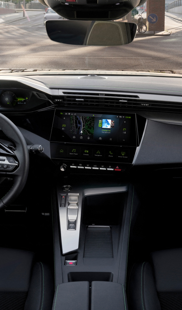 Черный кожаный салон автомобиля Peugeot 308 SW GT 2021 года