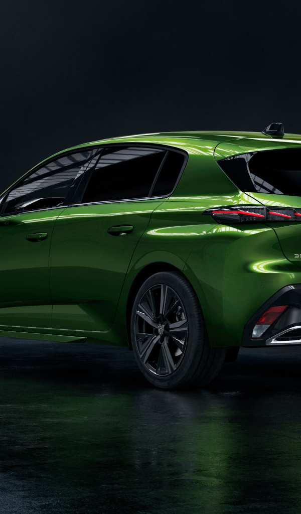 Автомобиль Peugeot 308, 2021 года вид сзади на черном фоне