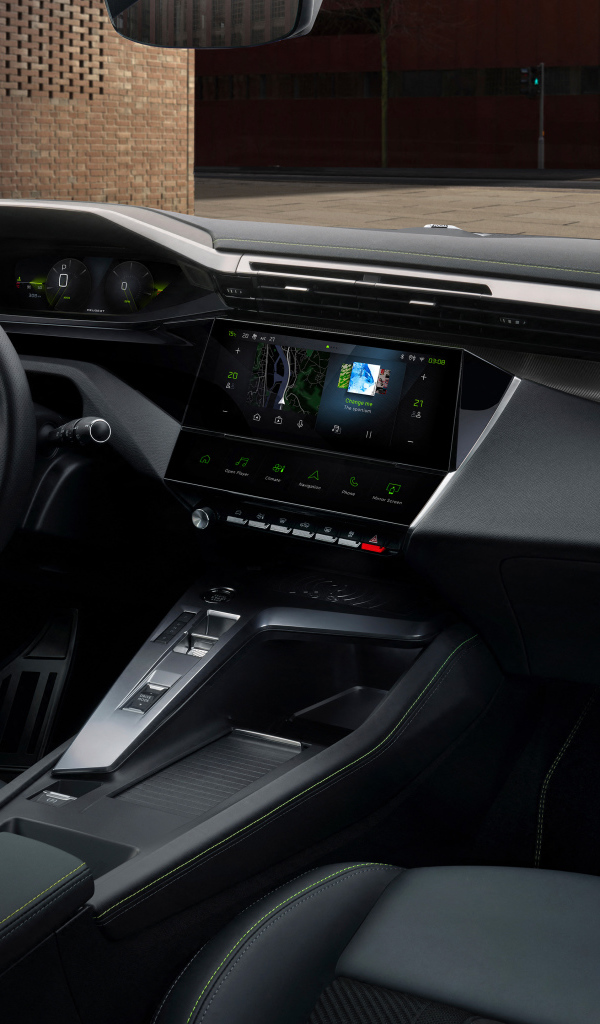 Дорогой черный кожаный салон автомобиля Peugeot 308, 2021 года