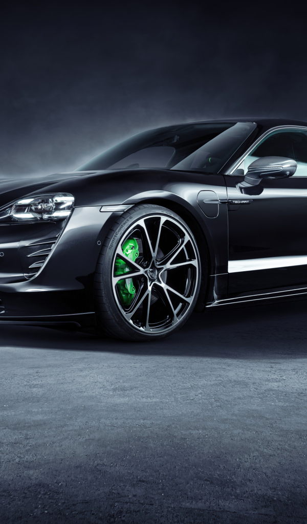 Черный автомобиль Porsche Taycan Aerokit 2021 года