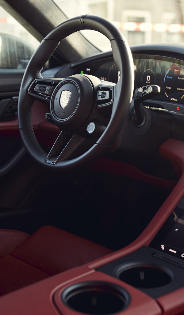 Кожаный салон автомобиля Porsche Taycan Turbo S Cross Turismo 2021 года