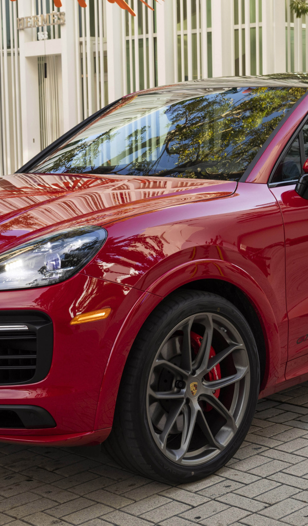 Красный кроссовер Porsche Cayenne GTS, 2021 года