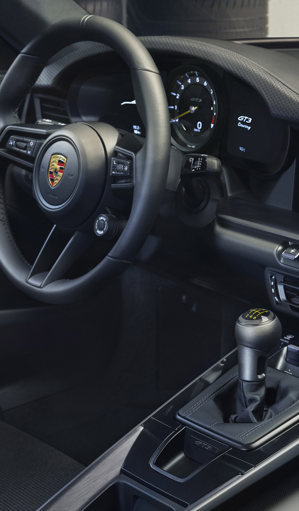 Салон автомобиля Porsche 911 GT3 Touring 2021 года