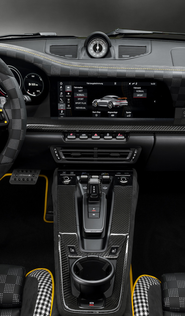 Салон автомобиля Porsche GTstreet R 2021 года